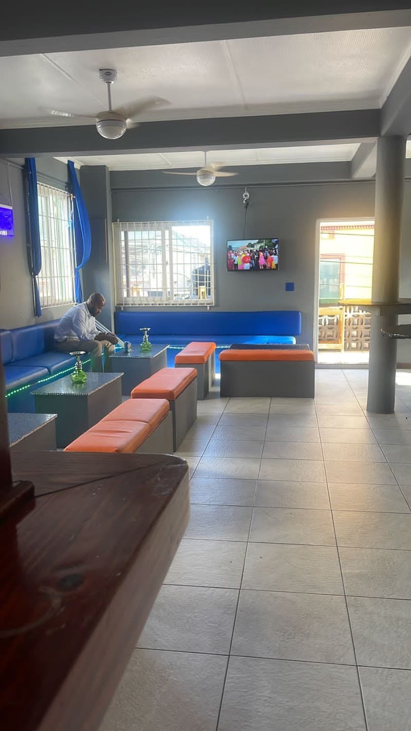 Signature Smokes Hookah & Cigar Lounge