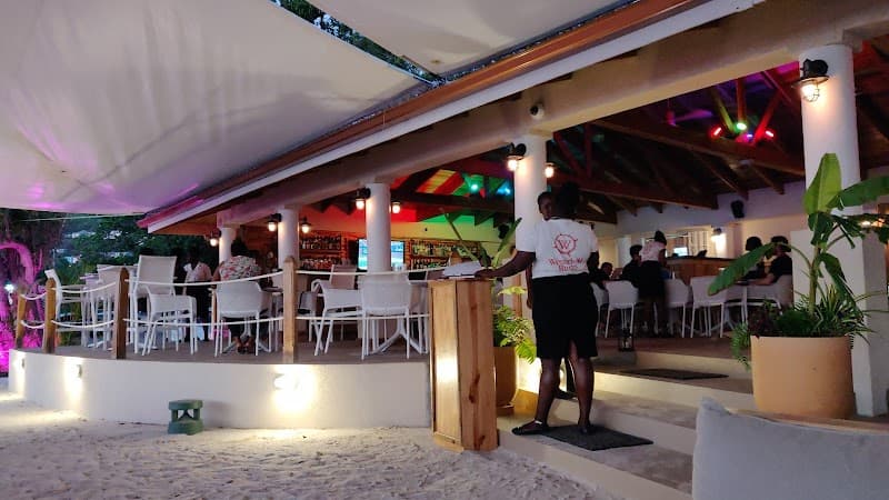 61ยฐ West Restaurant + Beach bar
